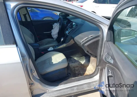 2017 Ford Focus Titanium z USA, uszkodzony, nr VIN 1FADP3J25HL268315